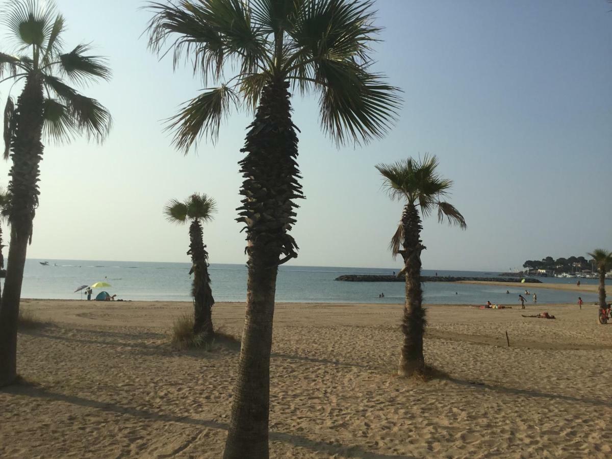 Pins Parasol Frejus Bagian luar foto